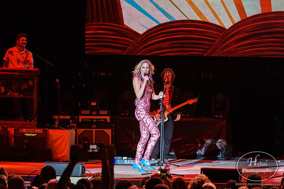 Sugarland-HylanPhotography-AllentownFair-CatCountry96-204723.jpg
