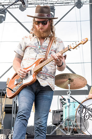 BrothersOsborne-HylanPhotography-AllentownFair2016-CatCountry-01-5.jpg