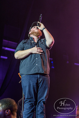 LukeCombs-HylanPhotography-SandsEventCenter-CatCountry96-210550.jpg