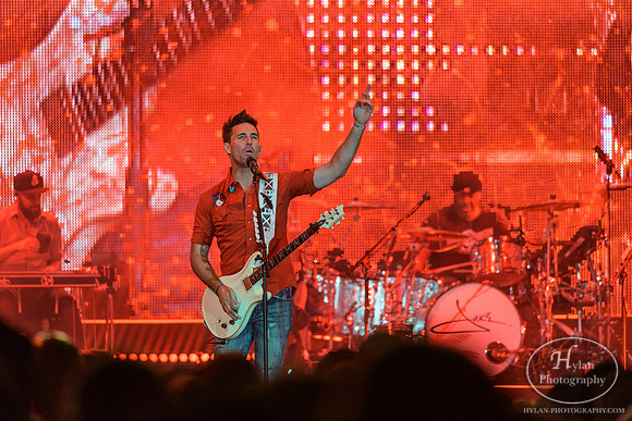 JakeOwen-HylanPhotography-MoheganSunArenaPa-CatCountry-210726.jpg