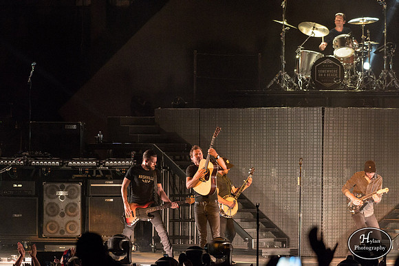 DierksBentley-HylanPhotography-PavilionAtMontage-CatCountry-213410.jpg