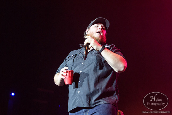 LukeCombs-HylanPhotography-SandsEventCenter-CatCountry96-210410.jpg