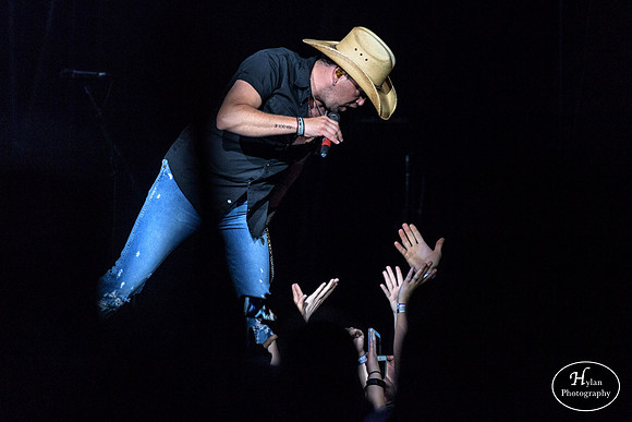 JasonAldean-HylanPhotography-PPLCenter-CatCountry-212840.jpg