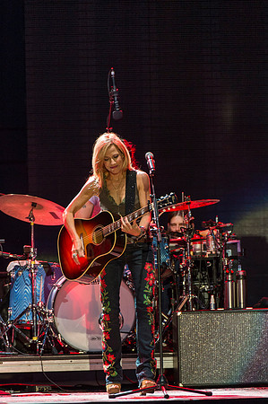 Sheryl-Crow-Hylan-Musikfest-2014-7.jpg