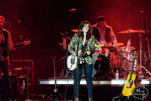 BrandyClark-HylanPhotography-SandsBethlehemEventCenter-CatCountry-202500.jpg