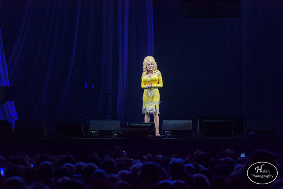 DollyParton-HylanPhotography-MoheganSunArenaPa-CatCountry-200642.jpg