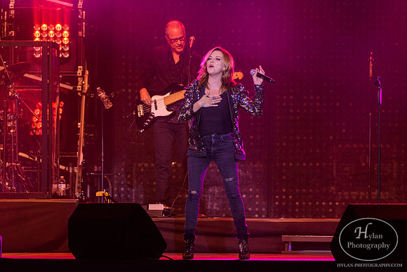 MartinaMcBride-HylanPhotography-SandsEventCenter-CatCountry-3-6.jpg
