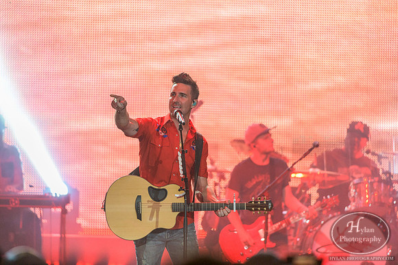 JakeOwen-HylanPhotography-MoheganSunArenaPa-CatCountry-210212.jpg