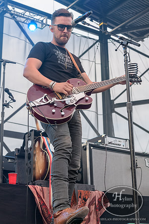 BrothersOsborne-HylanPhotography-AllentownFair2016-CatCountry-01-4.jpg
