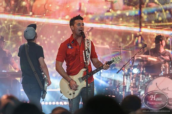 JakeOwen-HylanPhotography-MoheganSunArenaPa-CatCountry-2-4.jpg