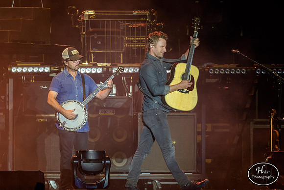 DierksBentley-HylanPhotography-Musikfest2016-CatCountry-01-5.jpg