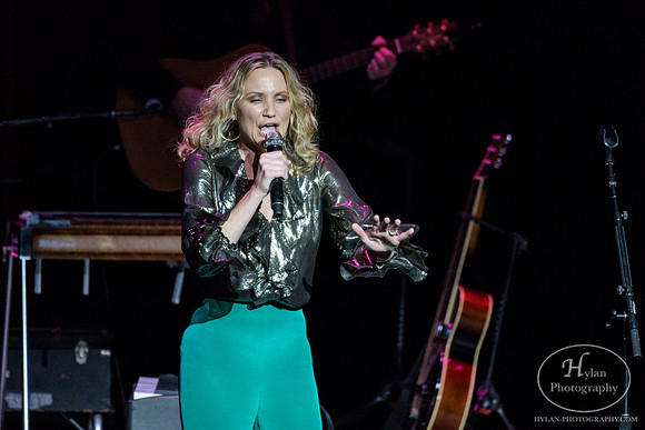 JenniferNettles-HylanPhotography-FMKirbyCenter-CatCountry-2-8.jpg