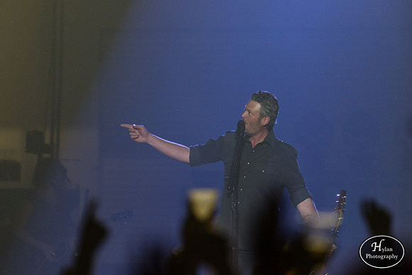 BlakeShelton-HylanPhotography-MoheganSunArena-CatCountry-204532.jpg
