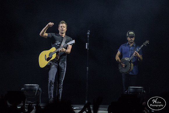DierksBentley-HylanPhotography-PavilionAtMontage-CatCountry-213814.jpg