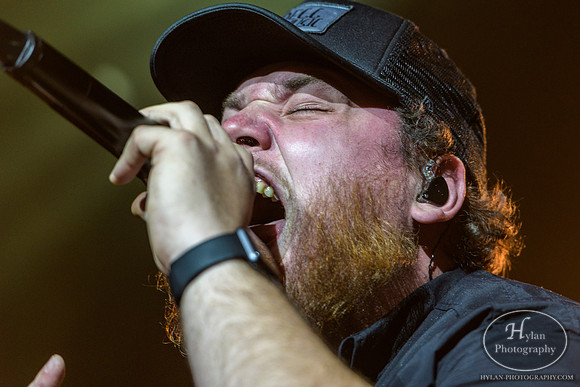 LukeCombs-HylanPhotography-SandsEventCenter-CatCountry96-2-6.jpg