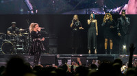KellyClarkson-HylanPhotography-PPLCenter-WLEV-205445.jpg