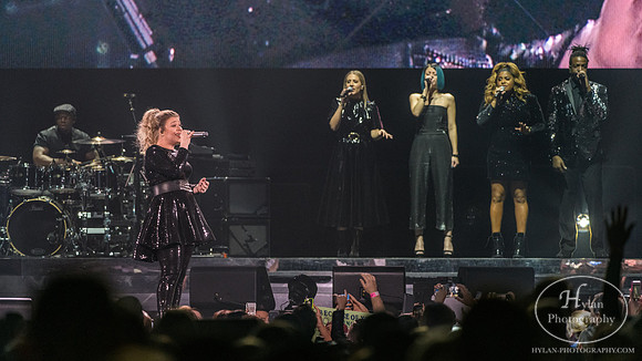 KellyClarkson-HylanPhotography-PPLCenter-WLEV-205445.jpg