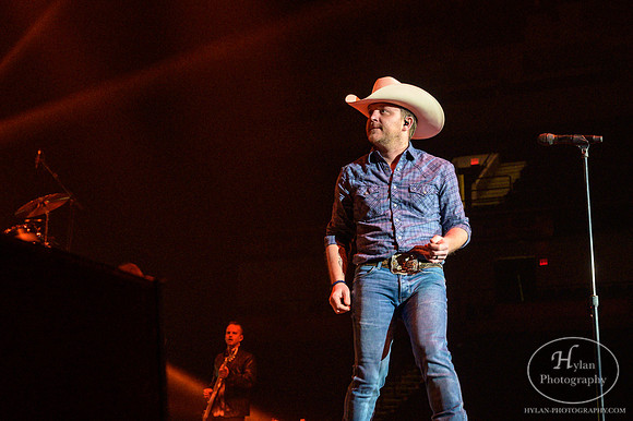 JustinMoore-HylanPhotography-MoheganPa-CatCountry96-2-2.jpg