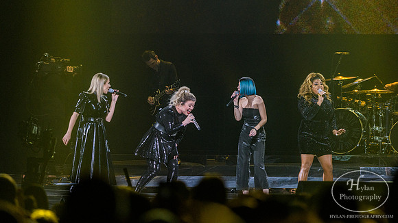 KellyClarkson-HylanPhotography-PPLCenter-WLEV-2-6.jpg