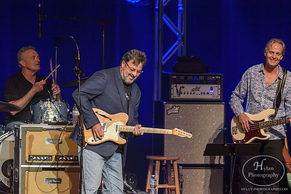 VinceGill-HylanPhotography-FMKirby-CatCountry96-193900.jpg