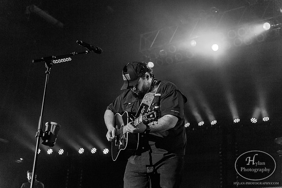 LukeCombs-HylanPhotography-SandsEventCenter-CatCountry96-210705.jpg