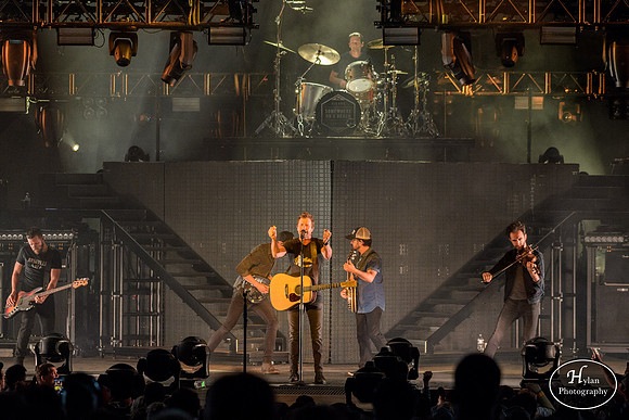 DierksBentley-HylanPhotography-PavilionAtMontage-CatCountry-213620.jpg