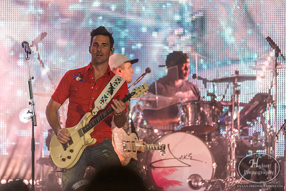 JakeOwen-HylanPhotography-MoheganSunArenaPa-CatCountry-210815.jpg