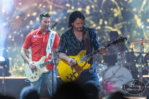JakeOwen-HylanPhotography-MoheganSunArenaPa-CatCountry-210706.jpg